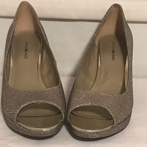 •Gold Sparkle Pumps